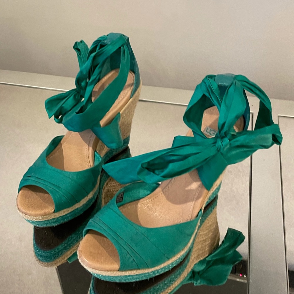 Beautiful Green tie up wedges